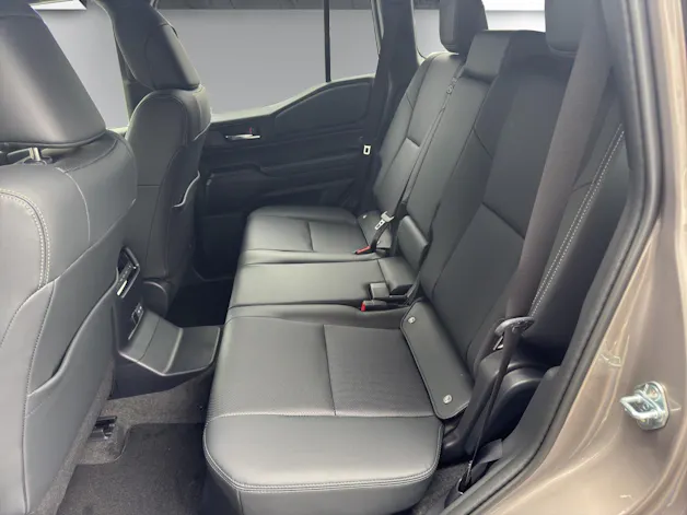 Toyota Land Cruiser 2.8 D 48V Style
