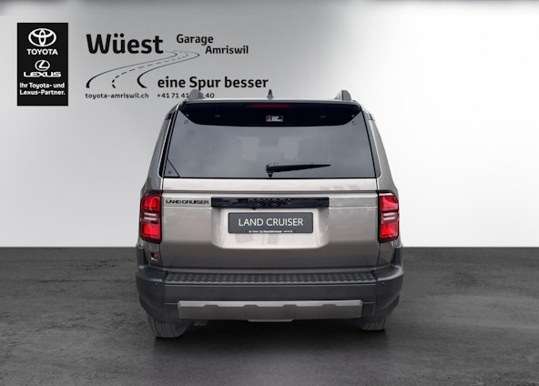 Vehicle image 3 Vehicle image 3