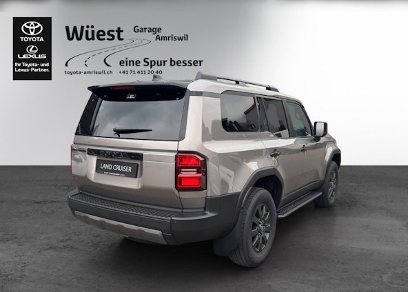 Vehicle image 4 Vehicle image 4