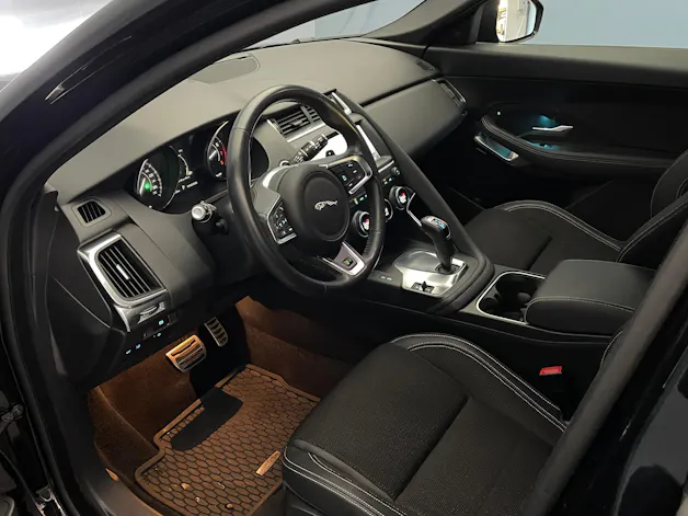 Jaguar E-Pace 2.0 T 200 R-Dynamic AWD