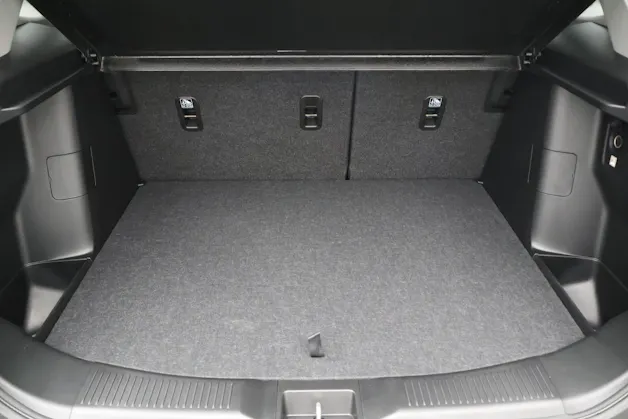 Suzuki S-Cross 1.4 T Sakura Hybrid 4x4