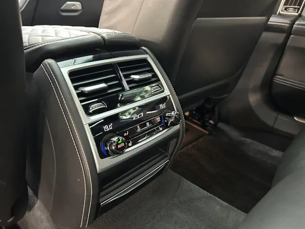 BMW 750i xDrive SAG
