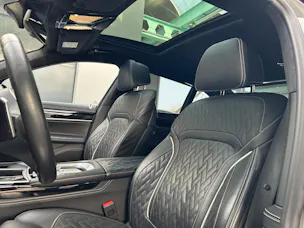 BMW 750i xDrive SAG