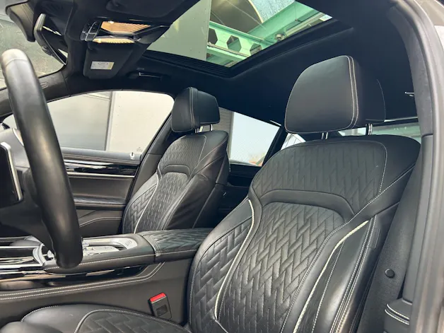 BMW 750i xDrive SAG