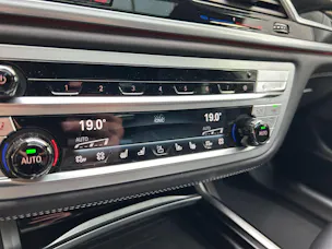 BMW 750i xDrive SAG