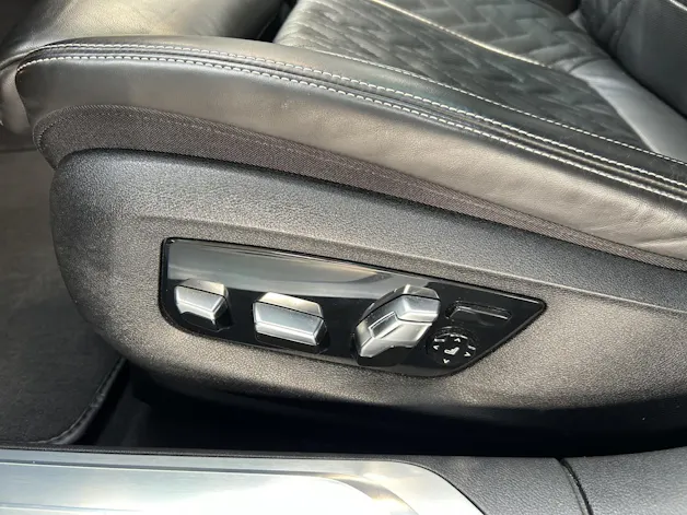 BMW 750i xDrive SAG