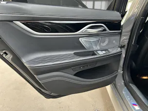 BMW 750i xDrive SAG