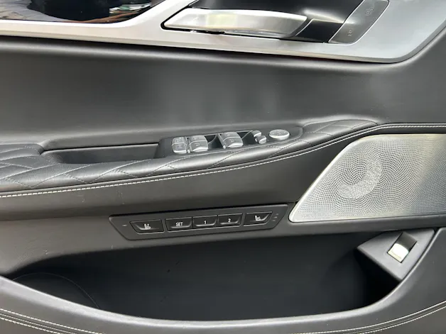 BMW 750i xDrive SAG
