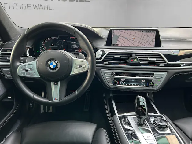 BMW 750i xDrive SAG