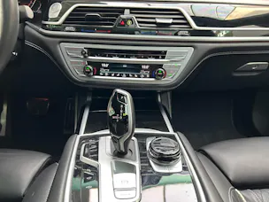 BMW 750i xDrive SAG