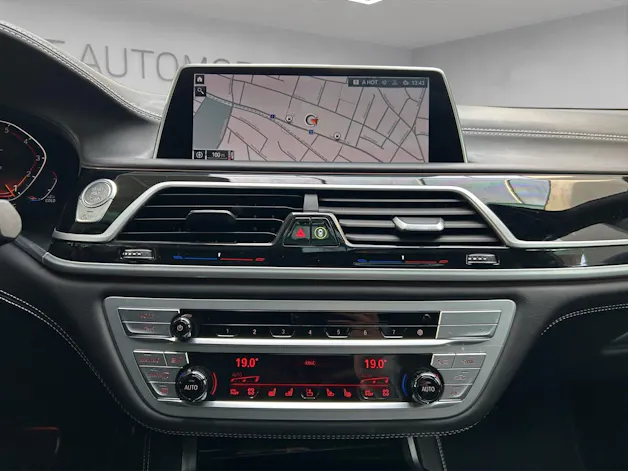 BMW 750i xDrive SAG