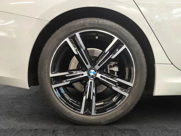 BMW 320d xDrive SAG Touring Attraktiven Leasingzinssatz ab 1,9 % bei Abschluss einer BMW Fahrzeugversicherung.