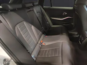 BMW 320d xDrive SAG Touring Attraktiven Leasingzinssatz ab 1,9 % bei Abschluss einer BMW Fahrzeugversicherung.