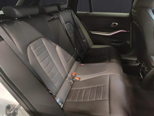 BMW 320d xDrive SAG Touring Attraktiven Leasingzinssatz ab 1,9 % bei Abschluss einer BMW Fahrzeugversicherung.