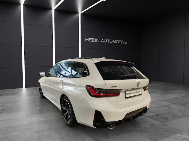 BMW 320d xDrive SAG Touring Attraktiven Leasingzinssatz ab 1,9 % bei Abschluss einer BMW Fahrzeugversicherung.