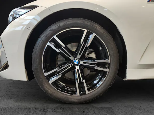 BMW 320d xDrive SAG Touring Attraktiven Leasingzinssatz ab 1,9 % bei Abschluss einer BMW Fahrzeugversicherung.