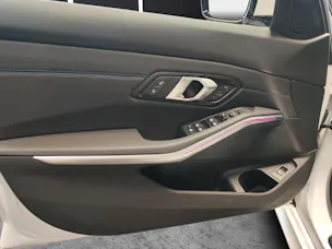 BMW 320d xDrive SAG Touring Attraktiven Leasingzinssatz ab 1,9 % bei Abschluss einer BMW Fahrzeugversicherung.