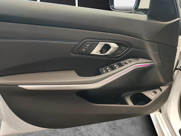 BMW 320d xDrive SAG Touring Attraktiven Leasingzinssatz ab 1,9 % bei Abschluss einer BMW Fahrzeugversicherung.