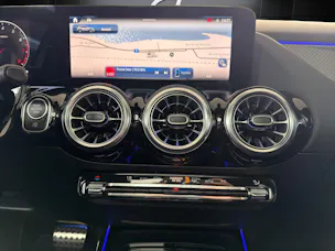 Mercedes-Benz GLA 220 4Matic 8G-DCT