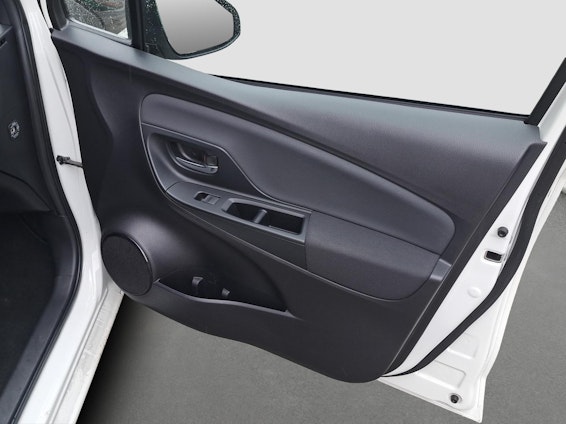 Vehicle image 17 Vehicle image 17