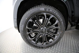 image du véhicule LAND ROVER Defender 110 4.4 V8 Octa Black