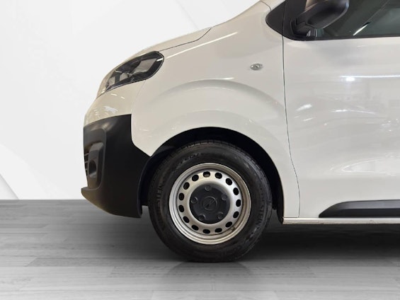 Vehicle image 9 Vehicle image 9