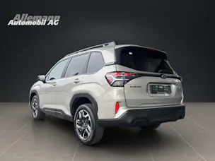 Subaru Forester Station 2.0i e-Boxer Swiss Plus