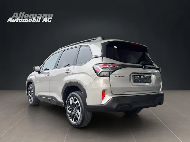 Subaru Forester Station 2.0i e-Boxer Swiss Plus