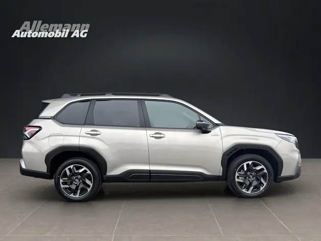 Subaru Forester Station 2.0i e-Boxer Swiss Plus