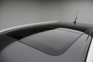 Fahrzeugbild SUZUKI Vitara 1.4 T Sakura Hybrid 4x4