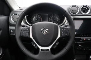 Fahrzeugbild SUZUKI Vitara 1.4 T Sakura Top Hybrid 4x4