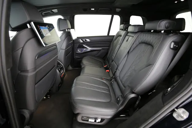 BMW X7 M50i