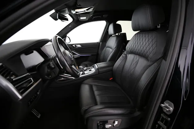 BMW X7 M50i