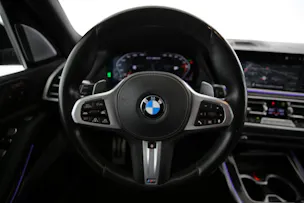 BMW X7 M50i