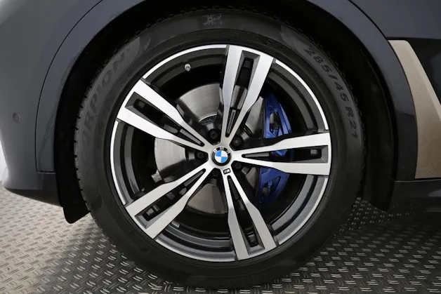 BMW X7 M50i