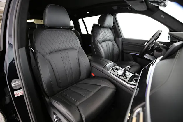 BMW X7 M50i