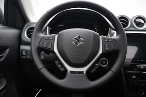 Fahrzeugbild SUZUKI Vitara 1.4 T Sakura Top Hybrid 4x4