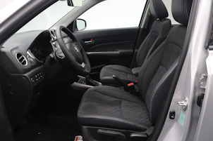 Fahrzeugbild SUZUKI Vitara 1.4 T Sakura Top Hybrid 4x4