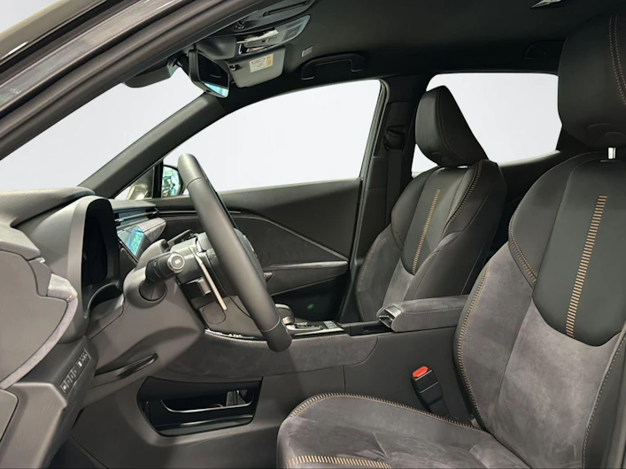 Fahrzeugbild LEXUS LBX
