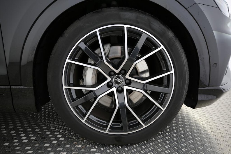 Fahrzeugbild AUDI Q8