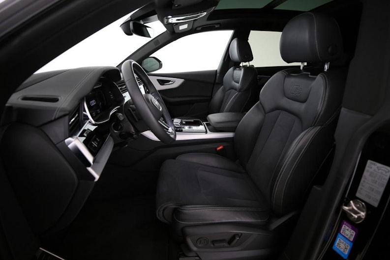 Fahrzeugbild AUDI Q8