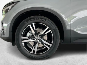 Fahrzeugbild VOLVO XC40 2.0 B3 MH Plus Dark