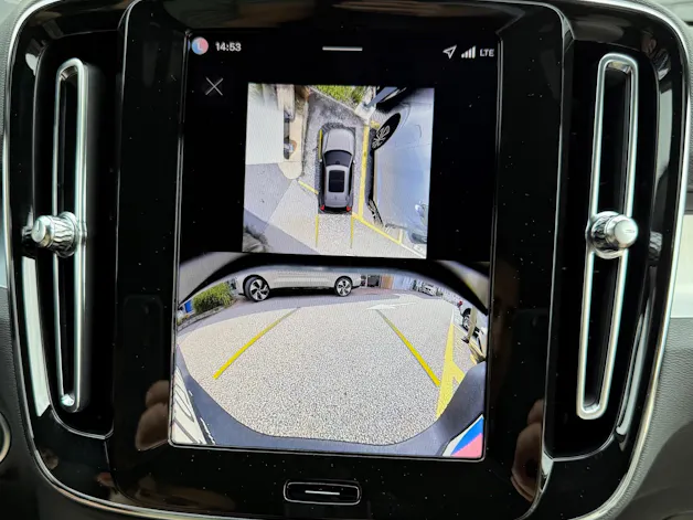 Volvo XC40 2.0 B3 MH Plus Dark