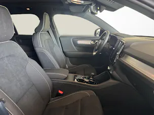 Volvo XC40 2.0 B3 MH Plus Dark
