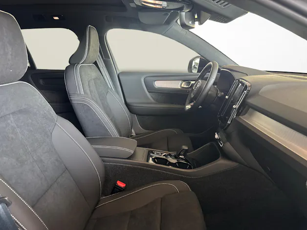Volvo XC40 2.0 B3 MH Plus Dark