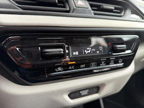 Fahrzeugbild SUZUKI Swift 1.2 Sakura Hybrid