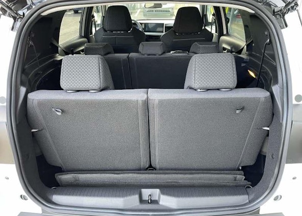 Vehicle image 16 Vehicle image 16