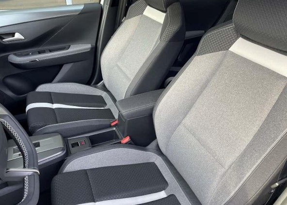 Vehicle image 4 Vehicle image 4