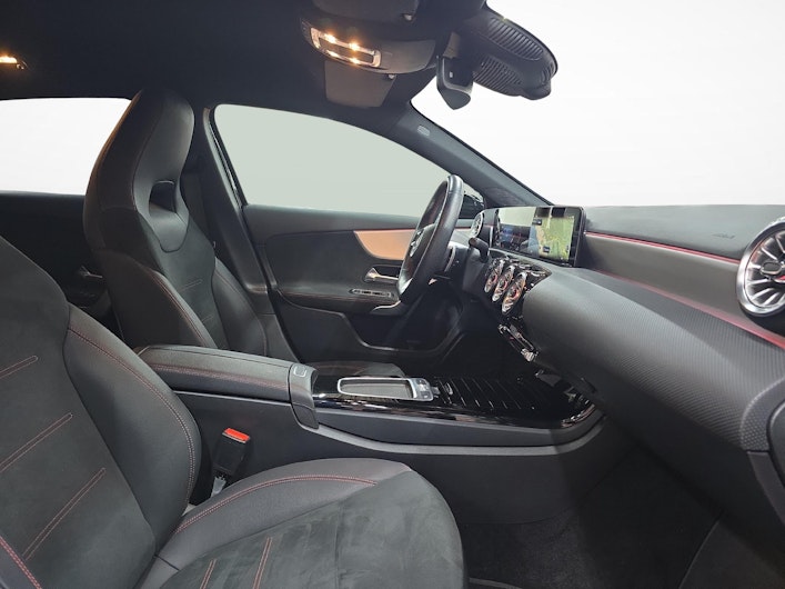 Vehicle image MERCEDES-BENZ A 180