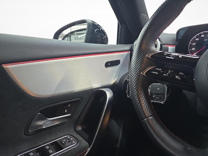 Vehicle image MERCEDES-BENZ A 180